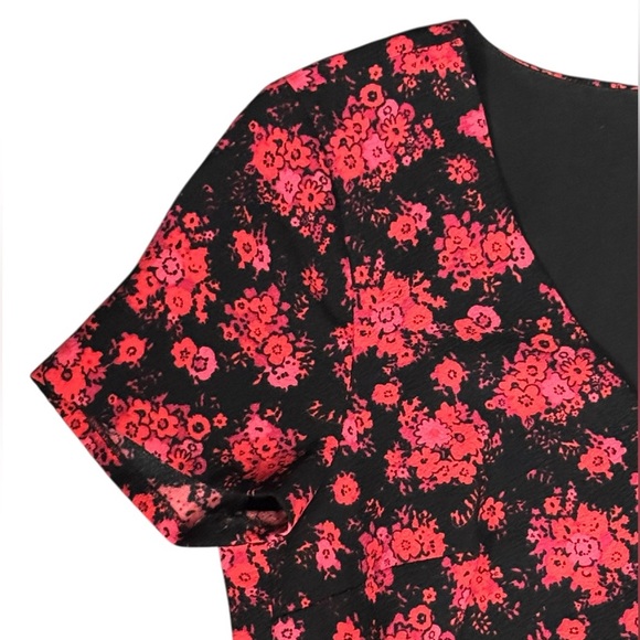 CLUB MONACO - Women’s Black & Red Esquinah Floral Wrap-Style Mini Dress, Size 10 - Picture 6 of 9